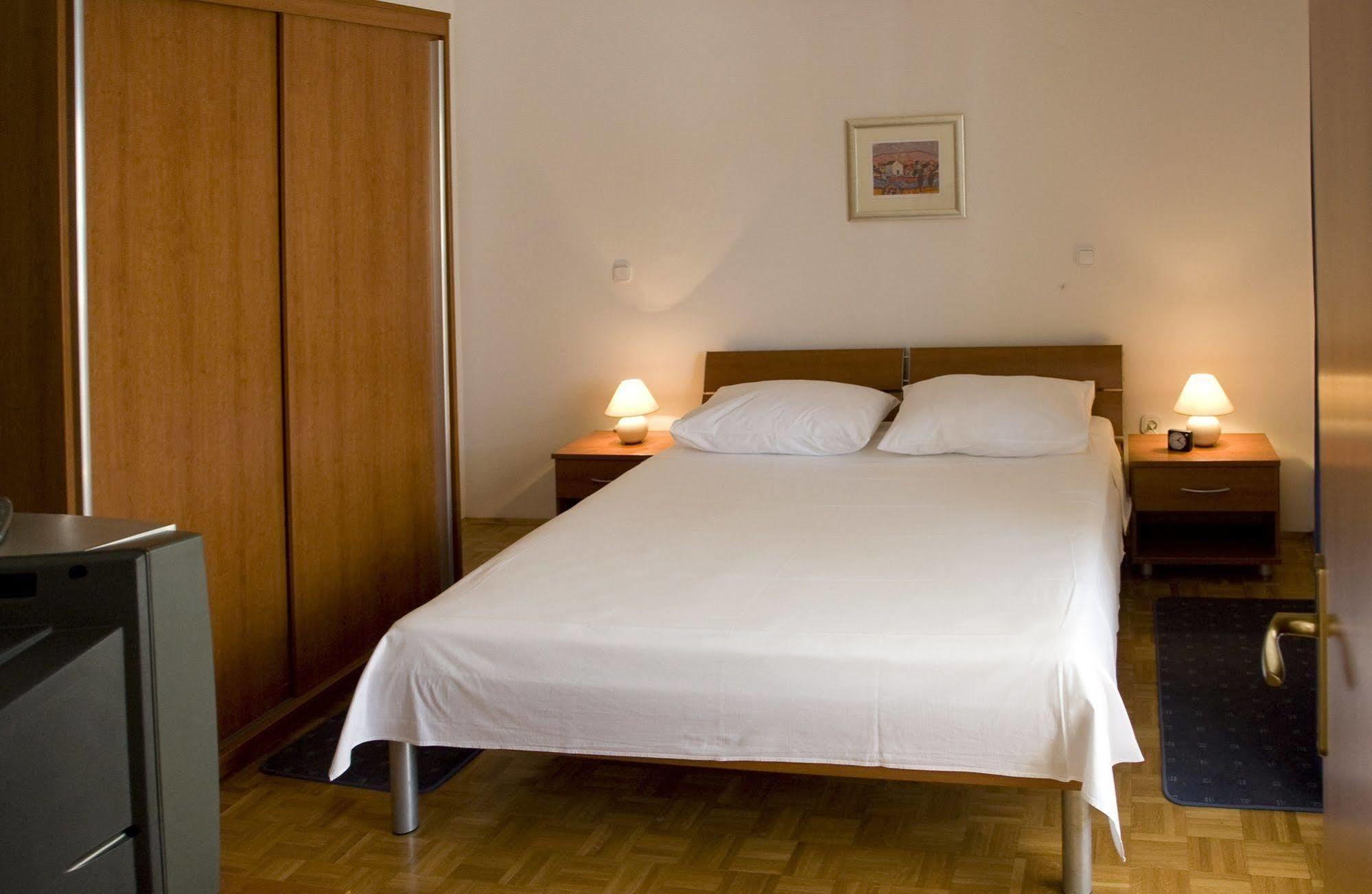 Apartments Pucisca Zewnętrze zdjęcie